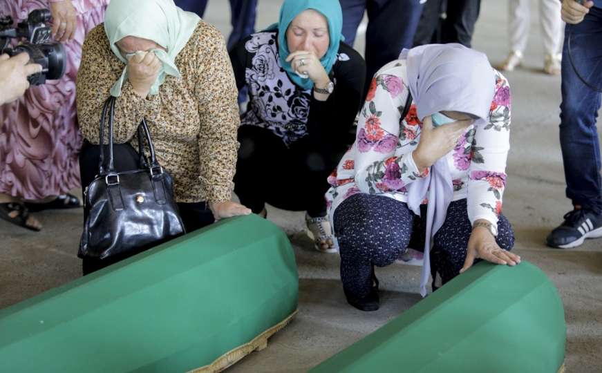 porodice tabuti potocari srebrenica 9juli20 RSA11