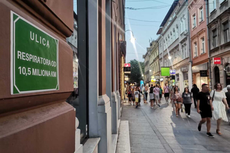 Postavljene “table” s novim nazivima ulica, među njima i “Ulica respiratora od 10.5 miliona KM”