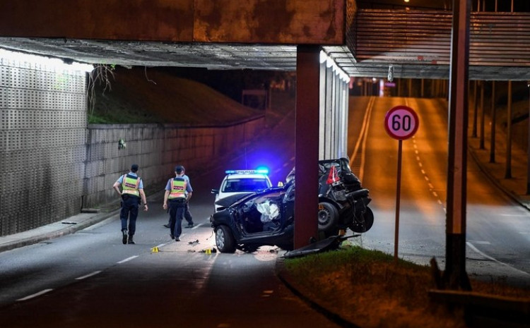 Teška nesreća: Automobilom se zabio u stub, jedna osoba poginula