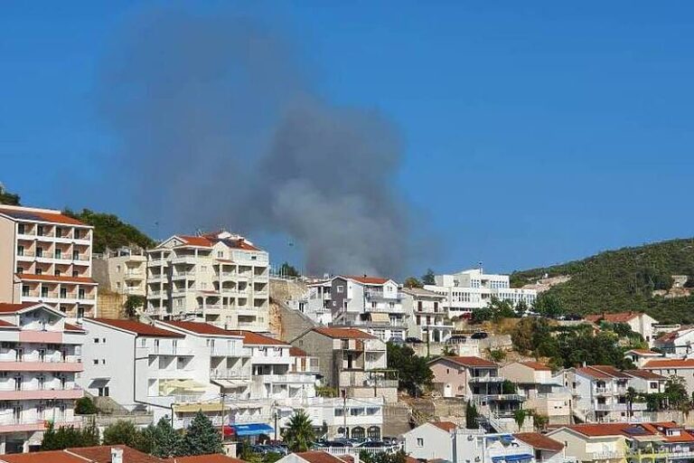 Buknuo požar u blizini Neuma, oblak dima se širi nad jedinim bh. gradom na moru