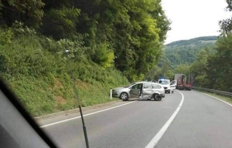 Nova nesreća na M-17 kod Zenice, dvoje povrijeđeno (FOTO)