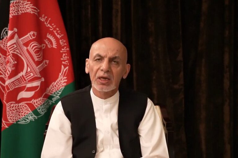 Ghani se oglasio prvi put nakon bijega iz Afganistana, negirao da je odnio ogroman