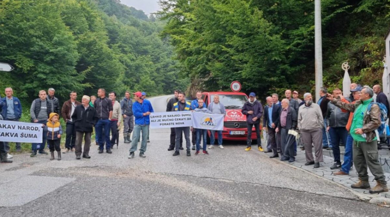 Protesti mještana Željeznog Polja zbog sječe šume