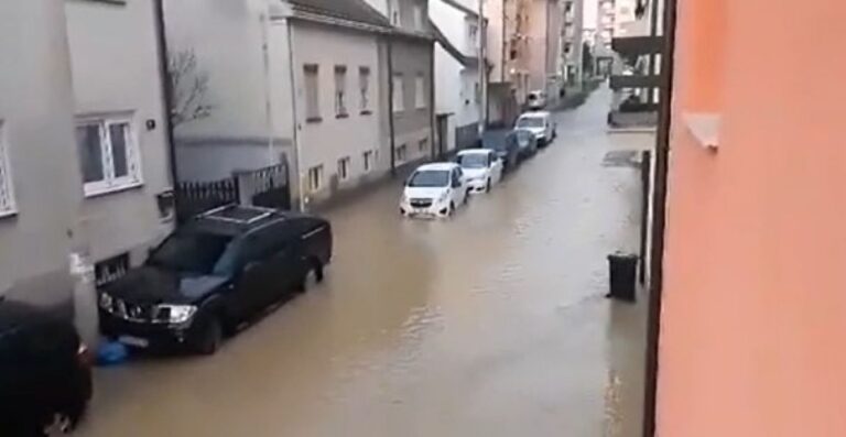 Totalna havarija: Građane jutros dočekala poplava, voda teče satima