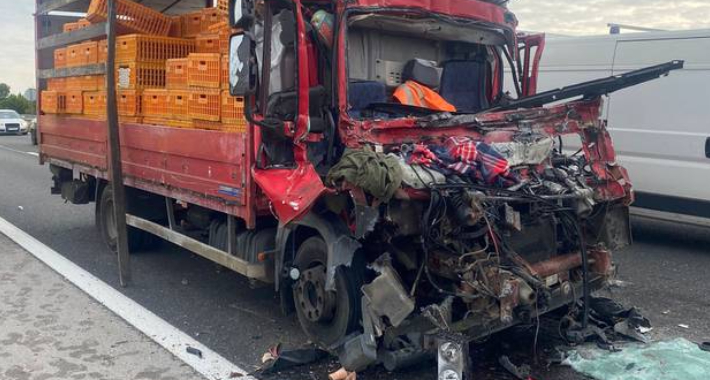 Stravičan udes na autoputu, jedna osoba smrtno stradala