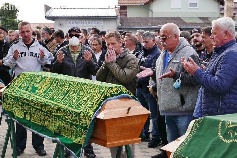 Tuga u Brčkom: Uz suze ukopano sedam žrtava požara