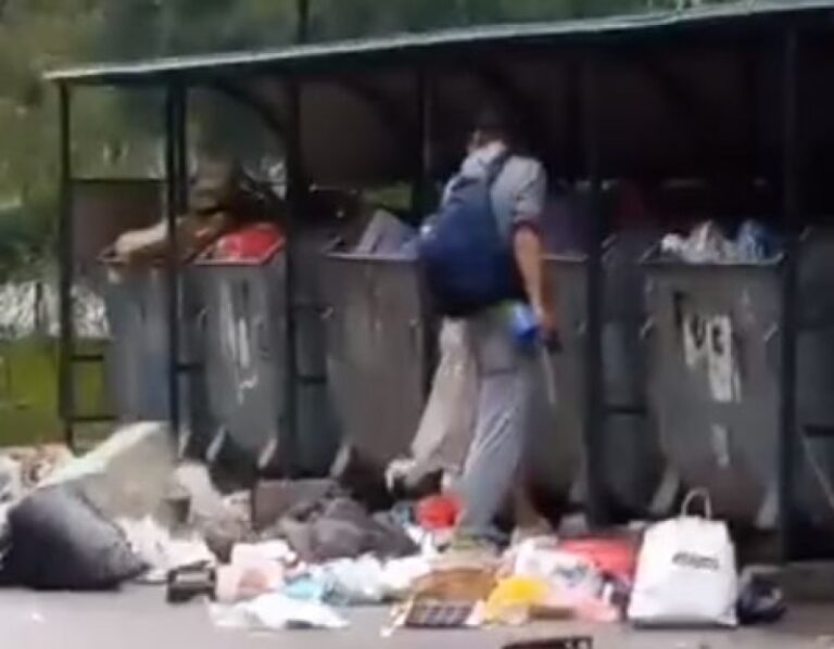 Sarajevo: Izbacivao smeće iz kontejnera na ulicu, pa prijetio komunalcu (VIDEO)