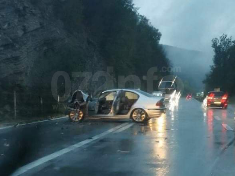 Stravična nesreća na putu Lašva-Kakanj, policija na licu mjesta