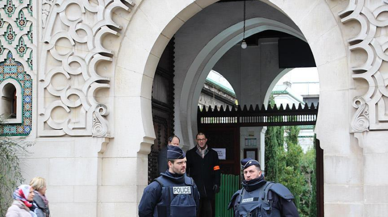 Francuska do kraja godine zatvara još sedam džamija i udruženja