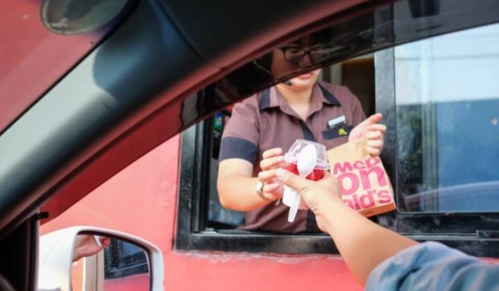 Radnik McDonald’sa otkrio tri tajne koje kupci ne znaju prilikom dolaska u drive-through