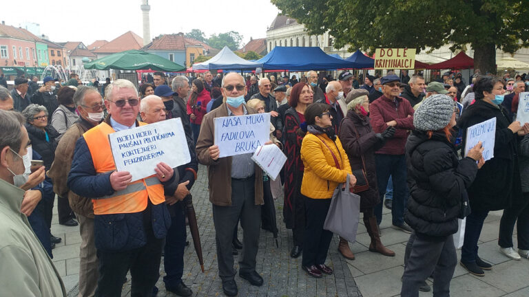 Protest penzionera, imaju jasnu poruku za premijera FBiH Novalića: Fadile, narod vas neće