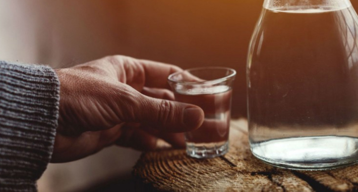 Devet osoba umrlo od trovanja alkoholom