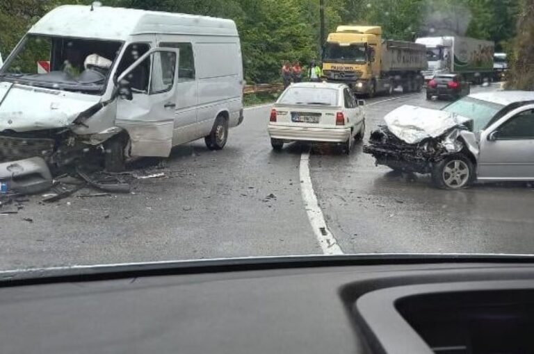 Težak udes u BiH, saobraćaj obustavljen