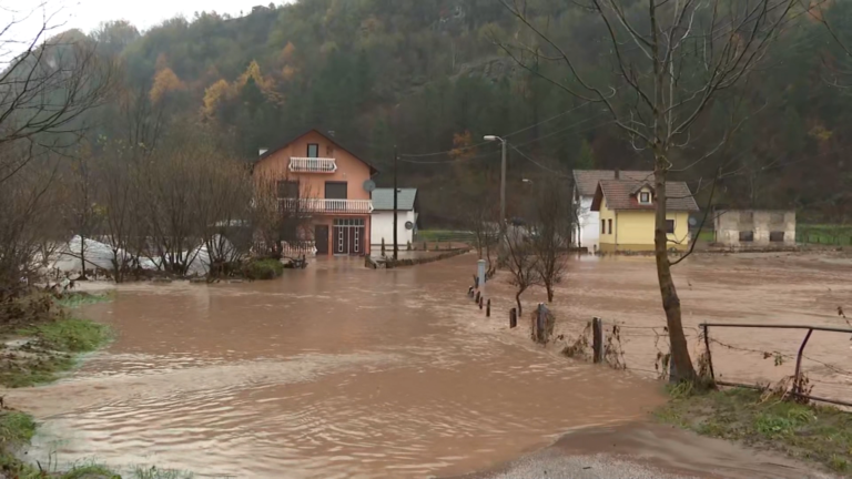 Alarmantna situacija u BiH: Petogodišnje dijete spašeno od utapanja