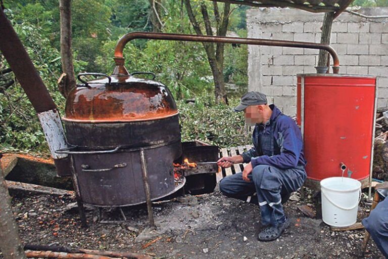 Vlada FBiH ograničava proizvodnju rakije na 20 litara godišnje za fizička lica