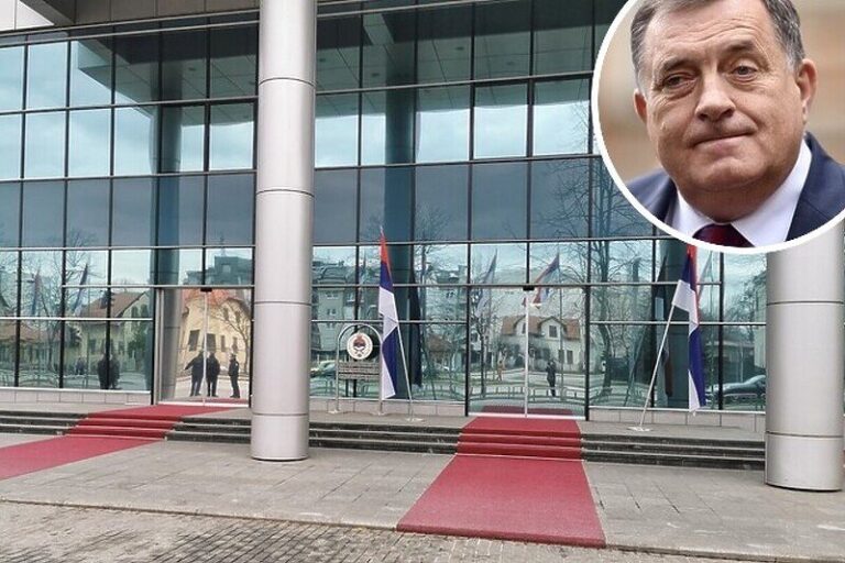 Ispred Vlade RS-a uhapšena crnogorska državljanka, vrištala i tražila da je primi Dodik