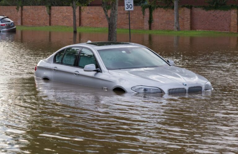 Riječ stručnjaka: Treba li kupovati automobil koji je bio potopljen u poplavi?