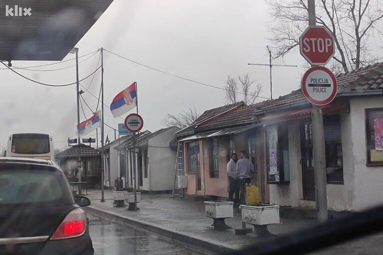 Otkrivamo ko je odgovoran za incident sa zastavom Srbije na graničnom prijelazu kod Bijeljine