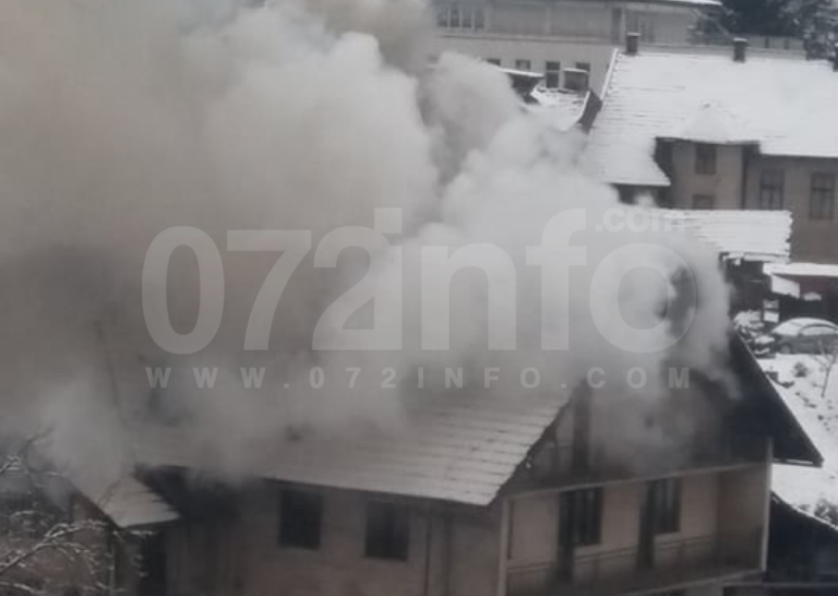 Gori kuća u zeničkom naselju Pišće, vatrogasci na licu mjesta (VIDEO)