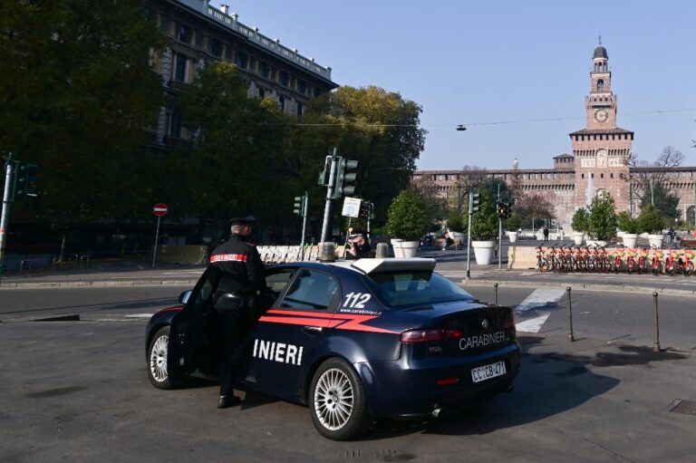 Godinama primao novac zbog sljepoće, uhvaćen u vožnji i razgledanju