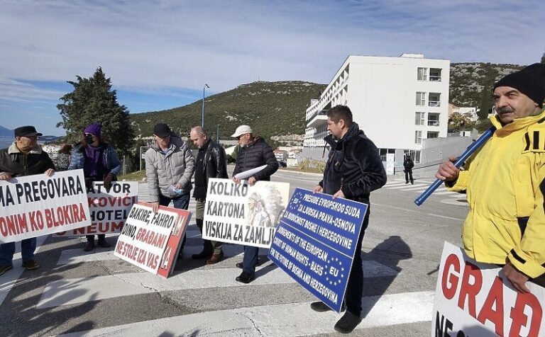 Manja grupa građana u Neumu traži da svi međunarodni akteri budu “persone non grata”