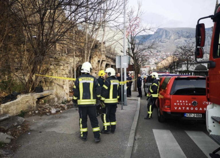 U bh.  gradu poginula jedna osoba: Zid se obrušio na muškarca