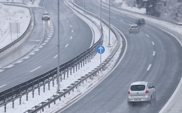 Oprez vozačima u BiH zbog poledice i mogućih odrona na putevima