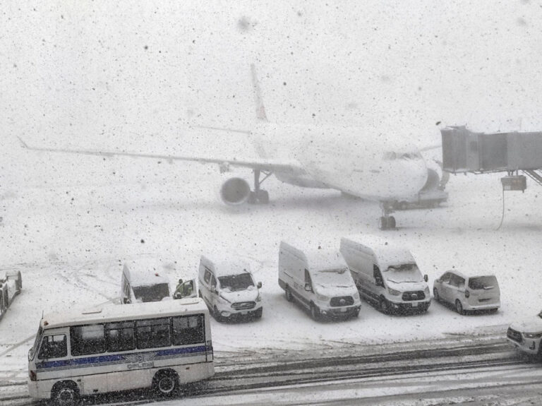 Aerodrom Istanbul privremeno zatvoren zbog snijega