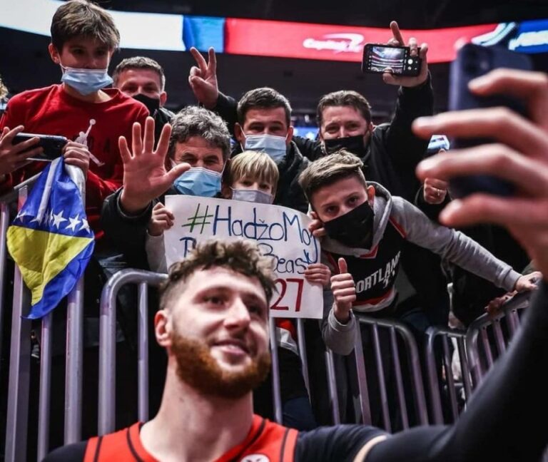 Jusuf Nurkić razbio Wizardse, pa obradovao mališane sa zastavom BiH