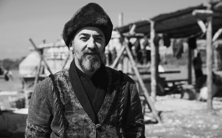 Preminuo turski glumac iz serije “Ertugrul” Ajberk Pekdžan