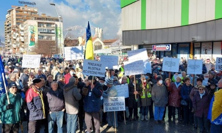 Penzioneri poručili: Zakon o PIO-u osporila Narod i nepravda, nas 400.000 čeka povećanje penzija