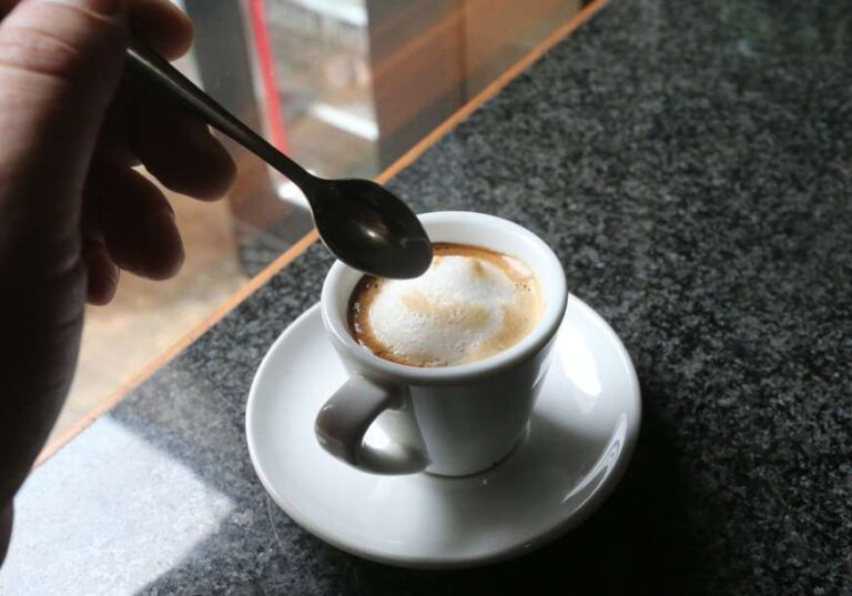 Evo šta prva jutarnja kafa radi vašem mozgu