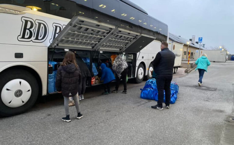 Bosanci, izbjegli od agresije na BiH, danas pomažu izbjeglicama iz Ukrajine: “Isto smo došli, s nekoliko torbi u rukama” 