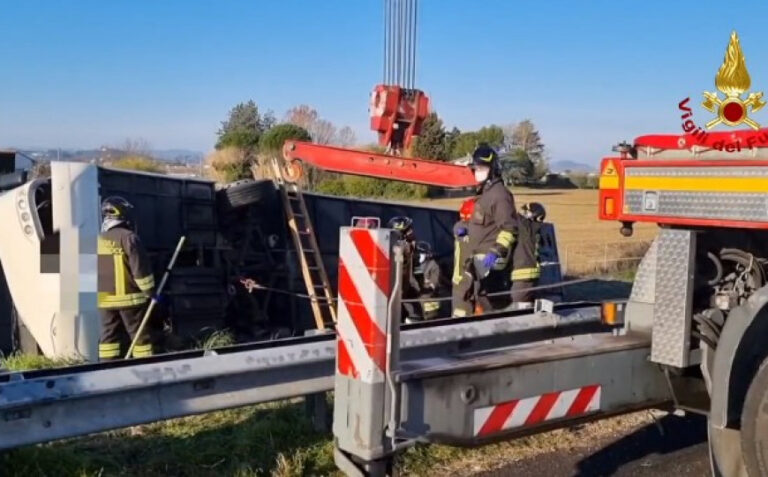 Teška nesreća: Prevrnuo se autobus sa ukrajinskim izbjeglicama 