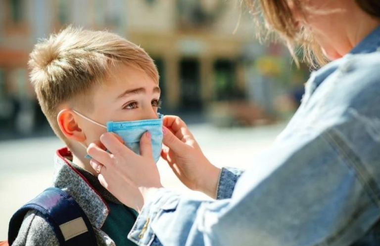 Hoće li đaci nositi zaštitne maske u školama? – Epidemiološka situacija je bolja ali…