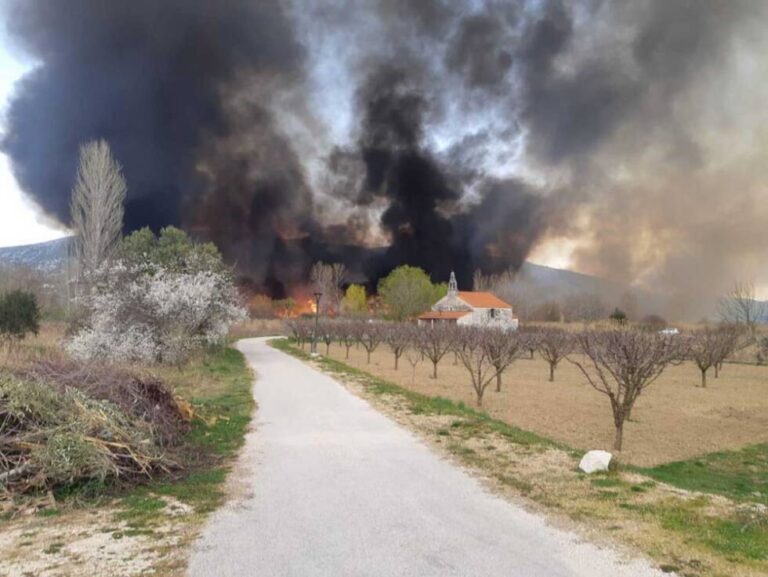 Planuo požar u dolini Neretve na granici BiH i Hrvatske