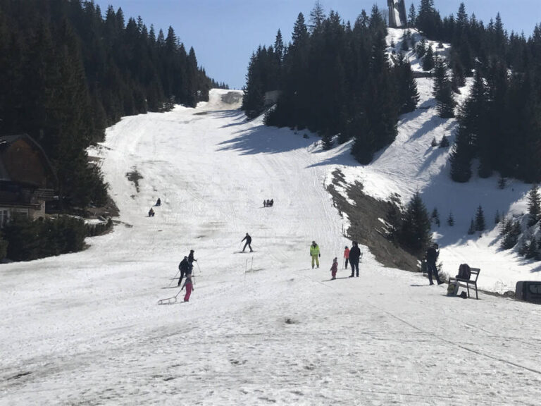 Pogledajte atmosferu na Vlašiću: Vrijeme je idealno, snijega ima dovoljno za skijanje