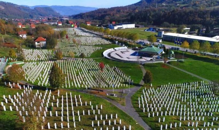 Politika negiranja genocida u Srebrenici dolazi od vrha, od predsjednika, od onih koji dopuštaju da Beograd bude simbol Mladića