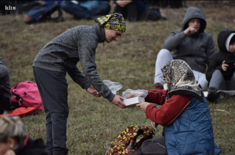 Zeničani iftarili pod otvorenim nebom s pogledom na panoramu grada