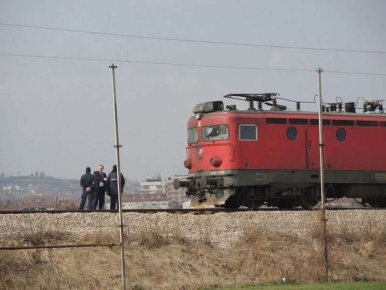 Potraga bh. policije: Golfom polomio rampu na pružnom prijelazu