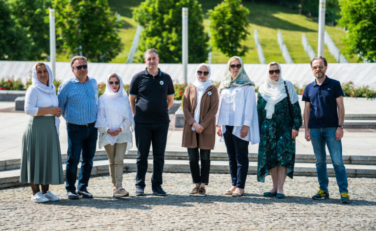 Tim ljekara na čelu sa Sebijom Izetbegović u Srebrenici liječili povratnike 