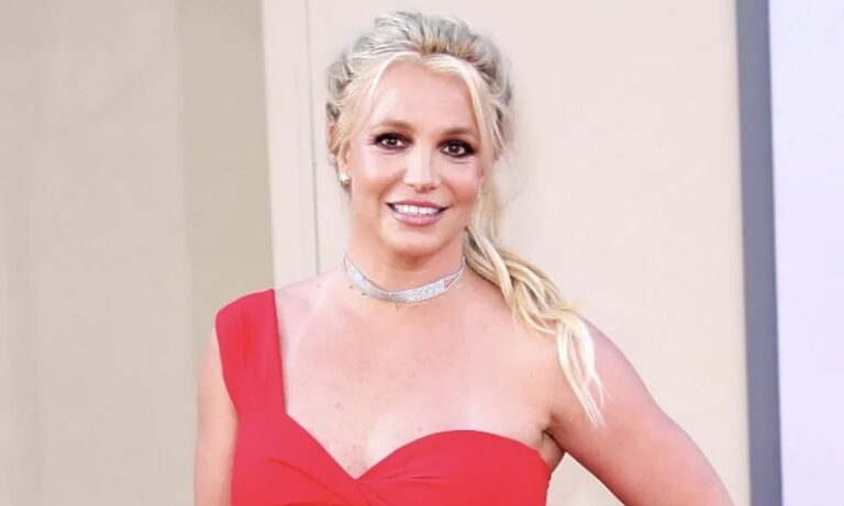 Britney Spears pozirala potpuno gola (FOTO)