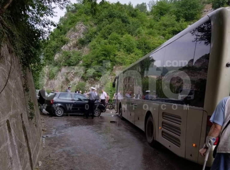 Na putu Zenica – Babino: Težak sudar autobusa i Pola, dvoje povrijeđenih 