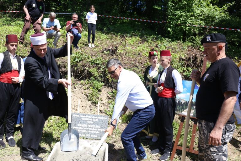 Gradonačelnik Kasumović položio kamen temeljac za izgradnju jarbola i postavljanje najveće zastave BiH u regionu 