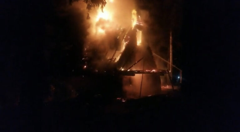 Gori vikendica na Vlašiću: Požar zahvatio i dio šume (VIDEO)