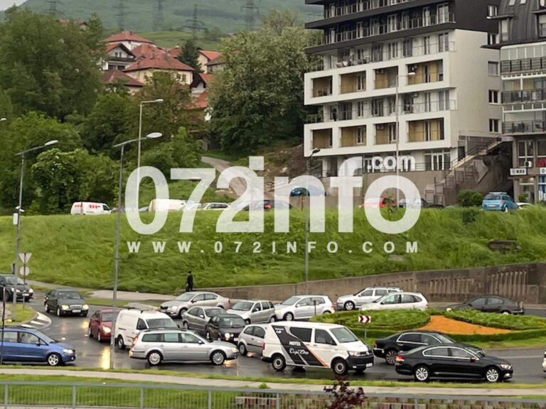 Haos na zeničkim ulicama, kilometarske kolone, nesreća (FOTO)