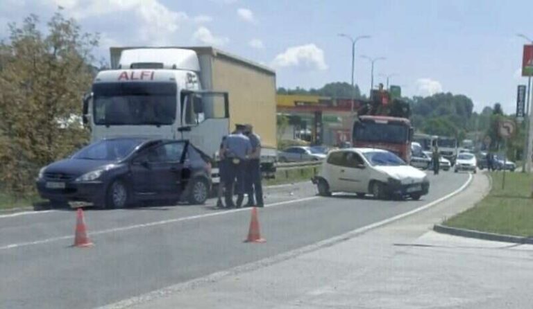 Teška saobraćajna nesreća u BiH, sudarilo se pet vozila