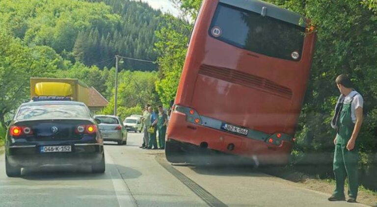 Nesreća u BiH: Autobus sletio sa puta