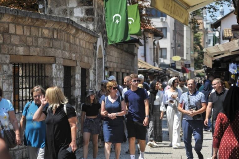 Čerkez: Držimo prosjek po broju vakcinisanih kao i zemlje u regiji, jesen će nam definirati budućnost