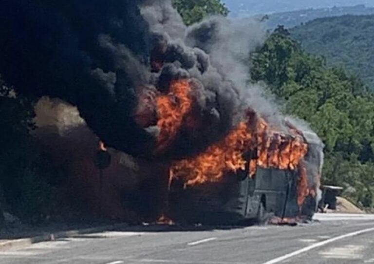 U Hrvatskoj izgorio autobus koji je prevozio djecu iz BiH